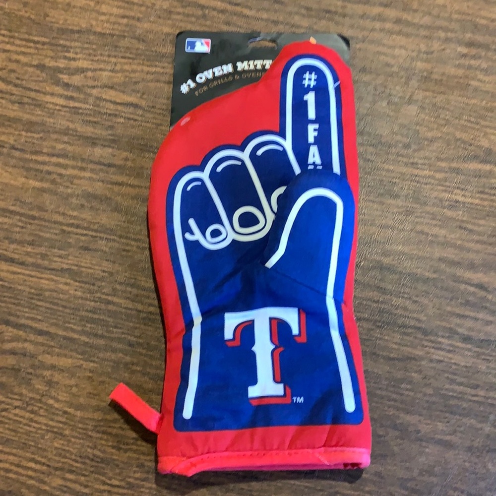 NWT MLB Texas Rangers Grill/Oven Mitt #1